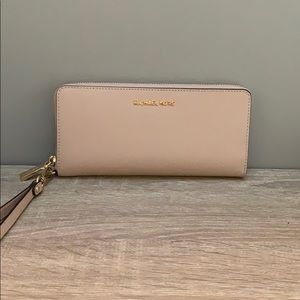 Michael Kors Jet Set Travel Continental Wa…